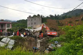 四川雅安山体滑坡 民警开展应急抢险救援 失联者身份已确认图片