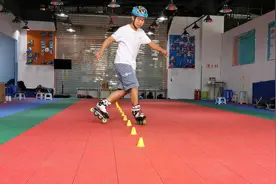 把爱好变成职业 花式轮滑高手追风逐梦图片