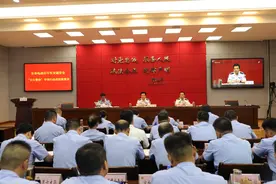 徐州交警：下月起市区驾乘电动车不戴头盔最高罚50元图片