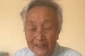 精通多国语言爱喝冰水的93岁老太太图片