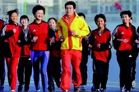 25年助养“带跑”一位体育老师的另一场“马拉松”图片