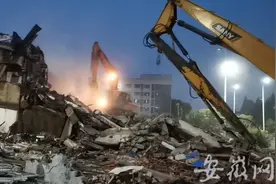 芜湖九华中路最牛“钉子户”开始拆除图片