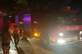 男子仰面掉下西湖，消防、警察、医护、民间救援队忙了一夜……结局让人无语图片