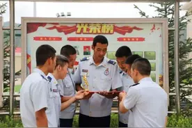 后浪时代丨“大个子”青春逆袭 火焰蓝逐梦前行图片