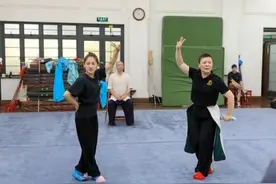 上海昆剧团夏训“三频共振”，谷好好寄语“明天的角儿”：戏曲人的青春就在汗水和泪水的磨炼中图片