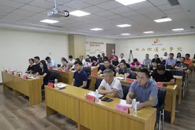 青岛市北区双山街道举办经济形势培训专题党课图片