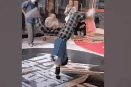 11岁女孩练舞一年磨破十几双鞋视频封面