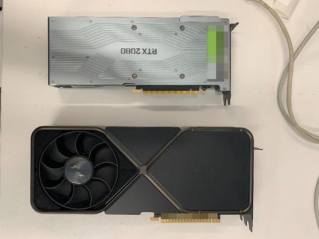 RTX 3090对比RTX 2080外观：又厚又长又高