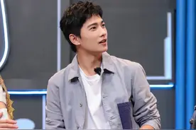 杨洋扮丑率队躲藏，王鹤棣西瓜造型笑喷全场图片
