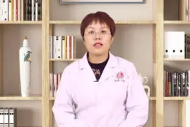 为什么女性来月经前会长“姨妈痘”？总是长痘痘，暗示了什么？视频封面