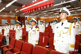 荣耀时刻！东部战区海军航空兵举行晋升大校、上校军衔仪式图片