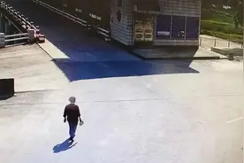 91岁老奶奶“溜”出门锻炼惊动了警察，啥情况？图片