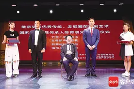 文化周刊 |“育明板”自成一派 琼剧名家陈育明退休后忙着收徒推广琼剧图片