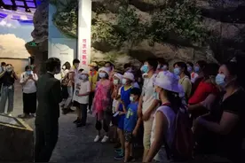 学尤克里里，逛粤博看展……近百名外来工子弟在穗欢享暑期生活图片
