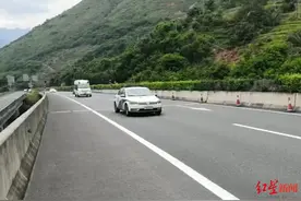 温暖！西昌一危重病人急需转院到成都，高速交警5小时接力护送图片