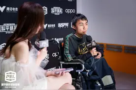 四肢只有手指能正常活动，他依然在电竞的世界中闪光图片
