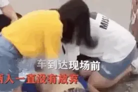 两医学生跪地救人无效遭网友恶评，幸好家属明理！请善待每一份爱心图片