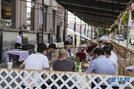 纽约华人酒楼“变身”大排档在疫情下重启图片