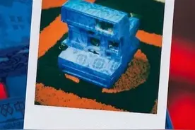 得物快讯 | 陈冠希亲晒CLOT x 宝丽来联名款相机；Virgil Abloh x Mercedes-Benz联名款服饰曝光图片