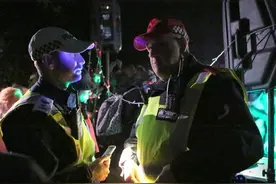 英国规定超30人聚会罚款1万英镑 屡次不戴口罩翻倍罚图片