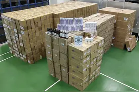 澳门海关持续打击水客活动 再捣水货店扣455万澳门元美妆产品图片