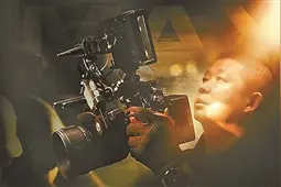最黑的夜，最亮的光图片