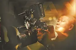 最黑的夜，最亮的光图片