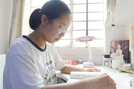 文科608分 萧县失聪女孩考上中南大学图片
