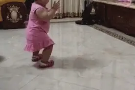 痛心！为当“网红”赚钱，3岁女孩被爸妈喂到70斤图片