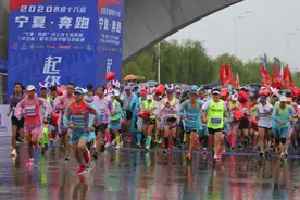 乘风破浪的“跑友”！宁夏中卫半程马拉松鸣枪开赛图片