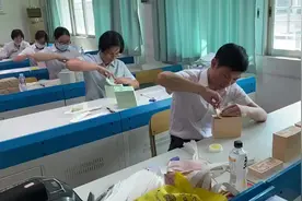 江门27家银行精英技能PK，最牛柜员每秒点钞5张图片