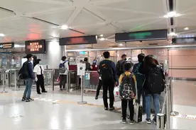 台商10岁儿子遭台当局官员喝斥：不是说过大陆人不能来吗？图片