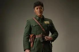 杜淳《八佰》定妆照曝光 为演谢晋元提前接受训练图片