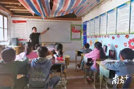 爱心相扶：十年前爬行求学，十年后站立支教图片
