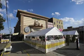 疫情下美国餐饮业：餐厅收入平均下降3成，小店倒闭巨头营收锐减图片