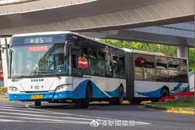 上海柴油巨龙车正式退役，新能源车接力上岗图片