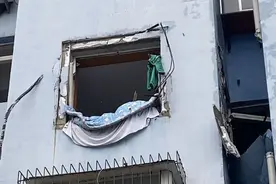 55秒丨济南一小区疑似发生燃气爆炸 3人受伤送往医院图片