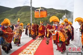 班禅首赴那曲“东三县”礼佛、参访 体验藏北牧民生活图片