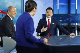 央视主持人李佳明：我没有消失，在主持军事节目，是我喜欢的国际时事工作图片