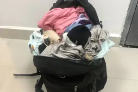 奇葩男子专偷女性内衣，“私藏”了整整一书包图片