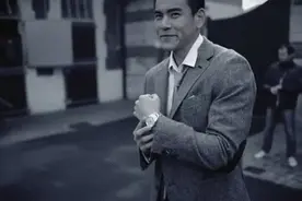 阿玛尼正品手表，团购三折抢，今日下单还送DW手镯图片