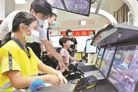走进模拟舱 当个小小飞行员图片