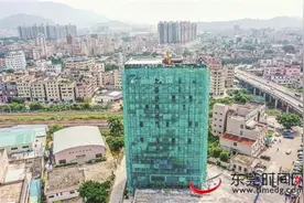 塘厦铁腕拆除13处违建，15层半“大厦”被依法强制拆除图片