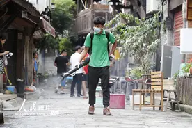 重庆：磁器口古镇清淤消毒忙图片