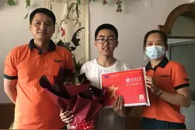 聊城首封北京大学录取通知书送达图片