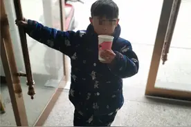 7岁儿子突患淋巴瘤 父母尽全力救到倾家荡产：“不管有多少希望我都要给他治……”图片