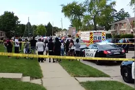 美国警察当孩子的面朝黑人父亲连开7枪 当地爆发大规模抗议视频封面