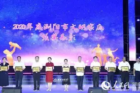 浏阳烟花告白七夕 长兴湖畔聆听爱情故事欣赏浪漫烟火图片