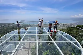 辽宁一景区玻璃滑道事故致1死多伤，“网红”旅游项目为何屡屡“惊心”？图片