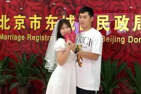 今天七夕，心急的父母凌晨三点到登记处门口排队视频封面